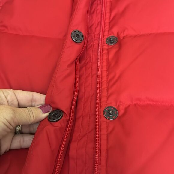GAP Sz M Red Puffer Featherdown Vest w/Ribbed Side-Stretch Panels - Picture 3 of 7